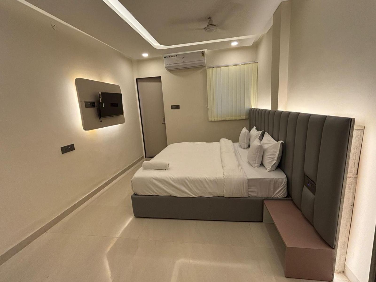 Hotel Vilaasitaa Vijay Nagar Indore Esterno foto