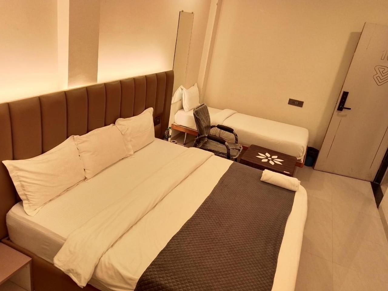 Hotel Vilaasitaa Vijay Nagar Indore Esterno foto